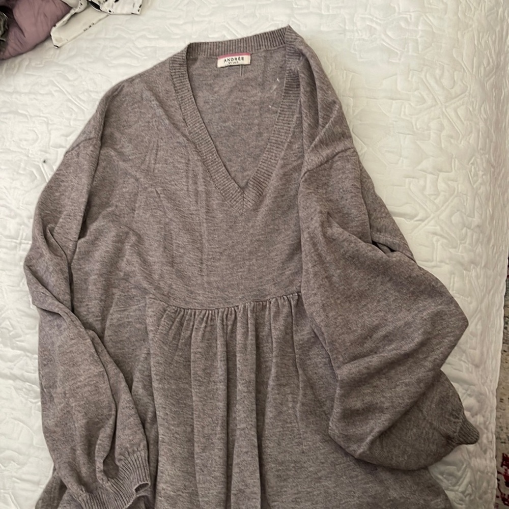 COPY - V neck light weight sweater top/tunic